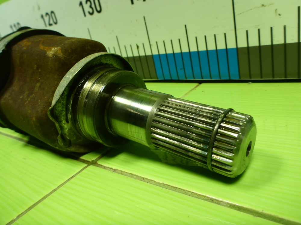 Полуось передняя левая