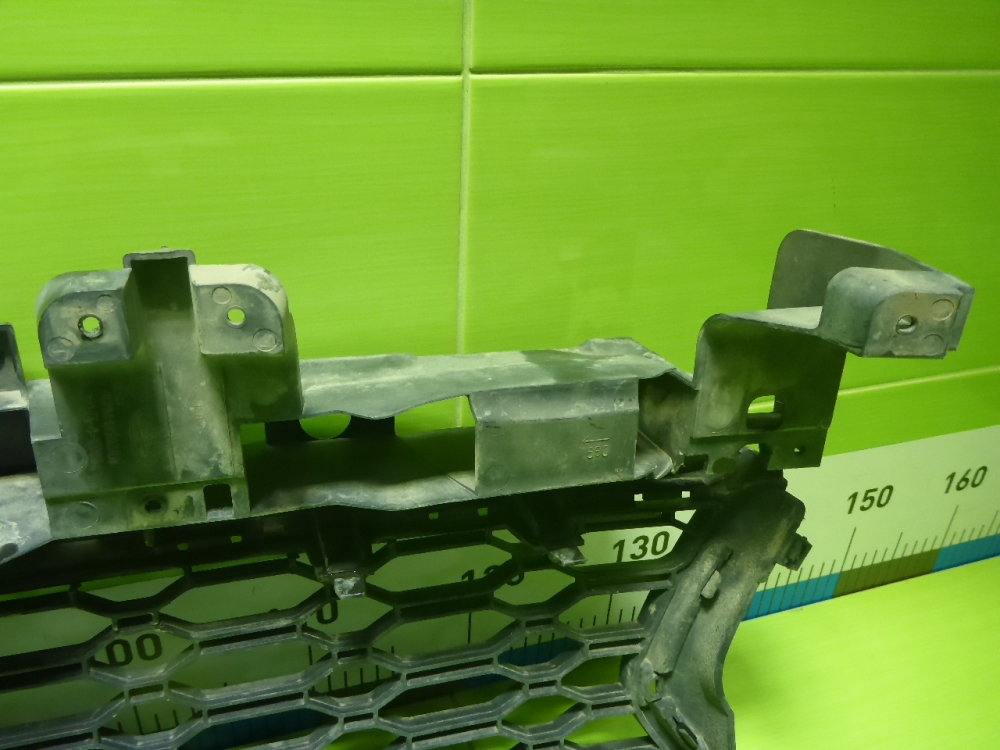 Решетка в бампер центральная