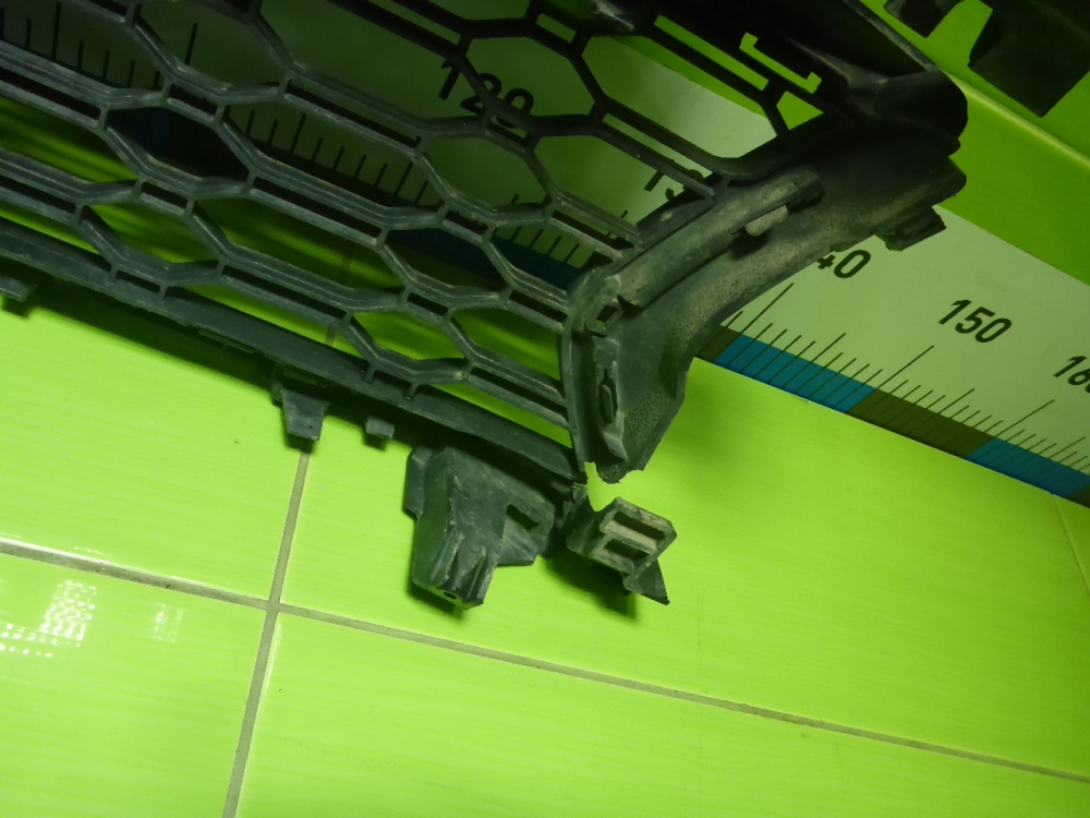 Решетка в бампер центральная