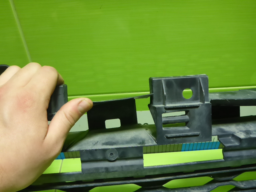 Решетка в бампер центральная