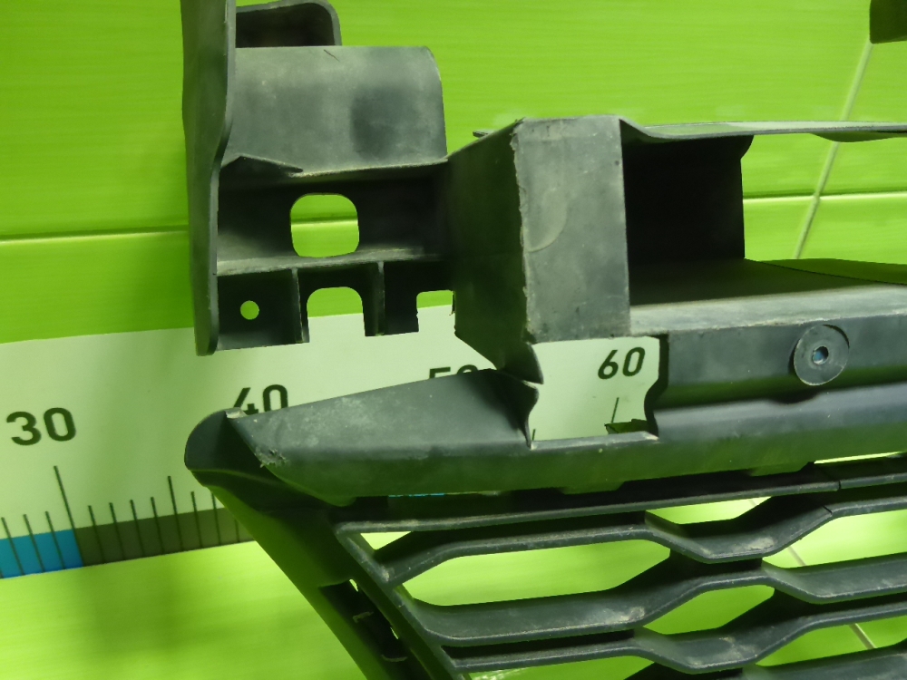 Решетка в бампер центральная