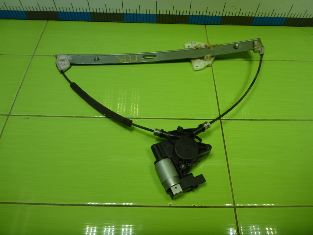 Стеклоподъемник электр. передний правый