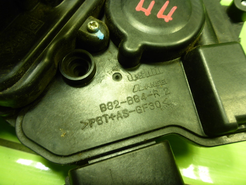 Замок двери передней правой