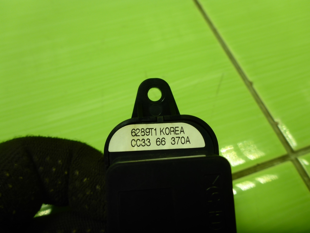 Кнопка стеклоподъемника