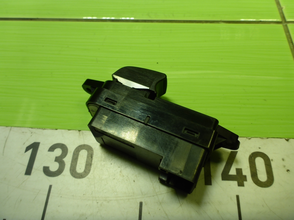 Кнопка стеклоподъемника