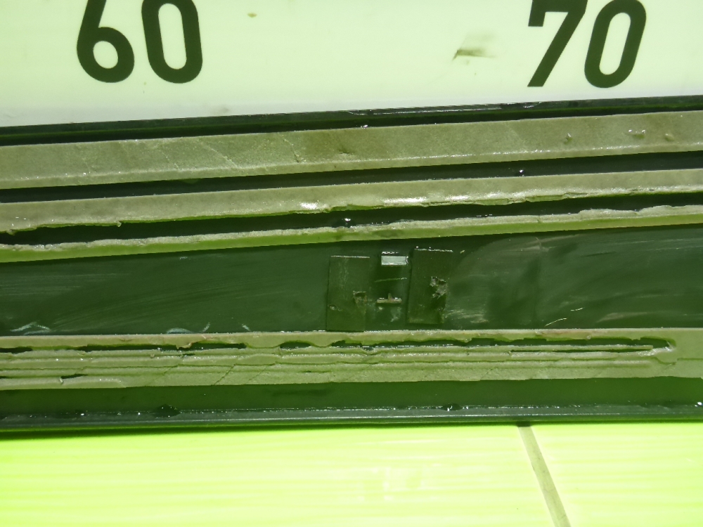 Накладка двери передней левой