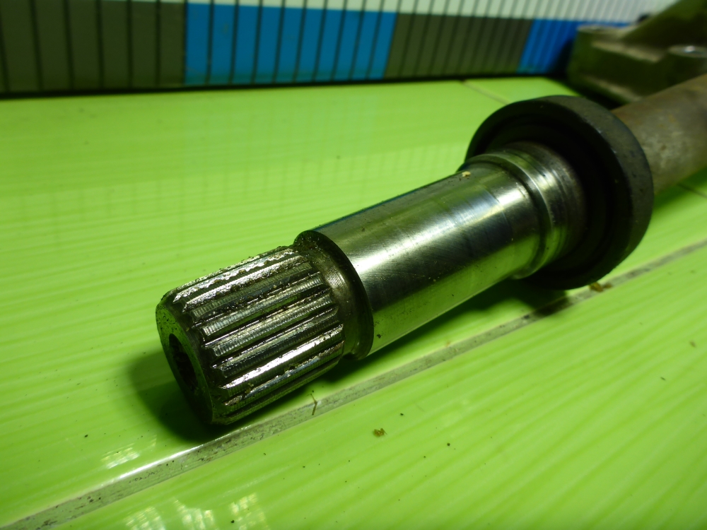 Полуось передняя правая