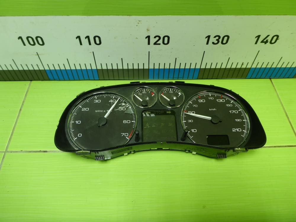 Панель приборов