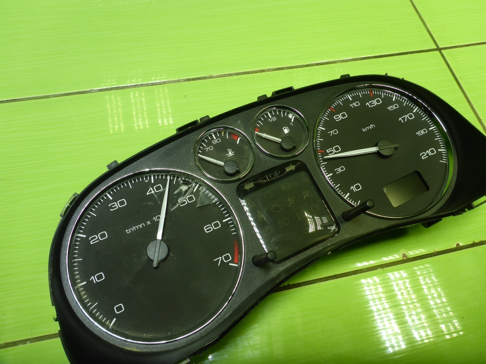 Панель приборов