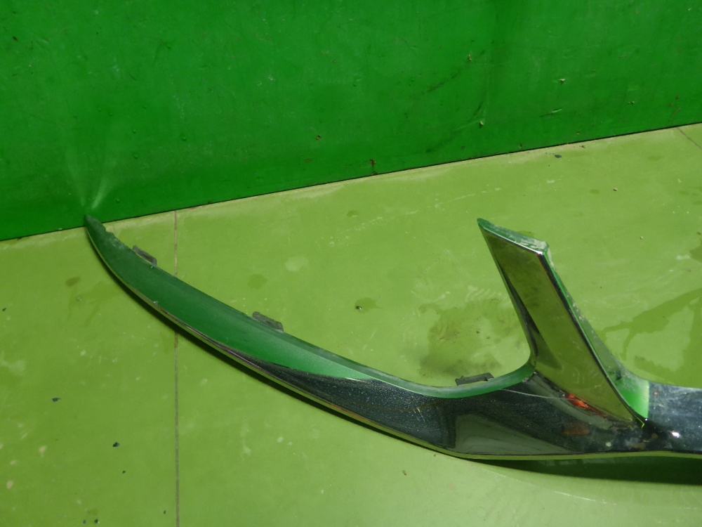 Накладка переднего бампера