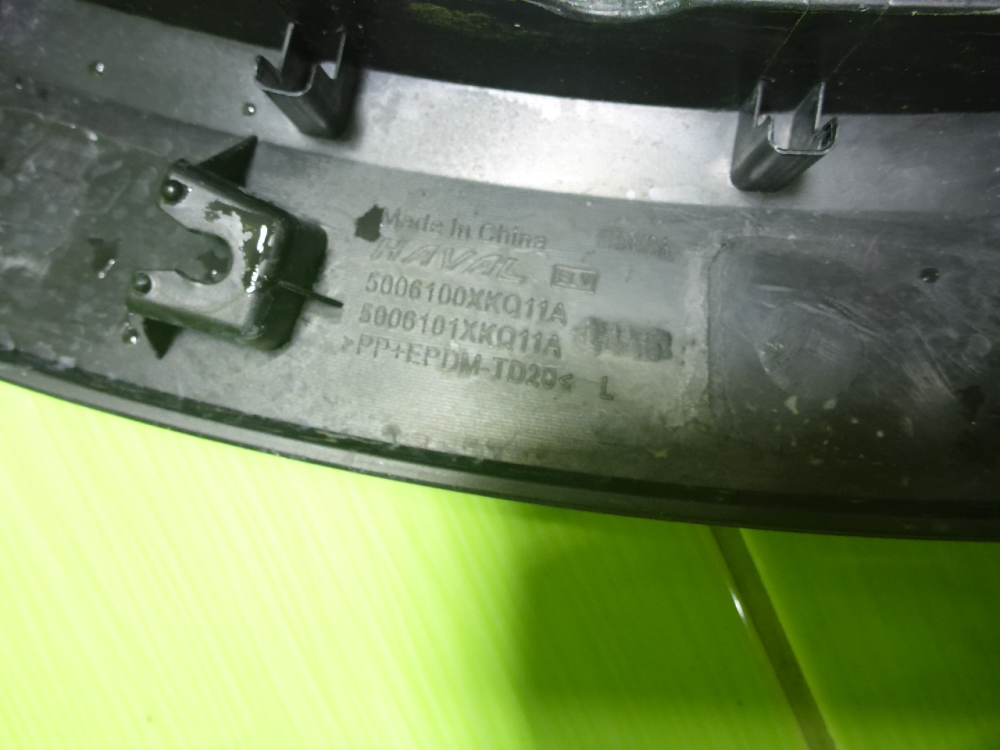 Накладка переднего крыла левого