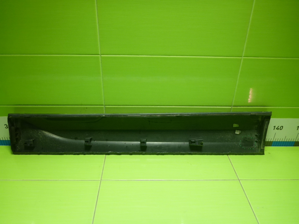 Накладка двери передней левой