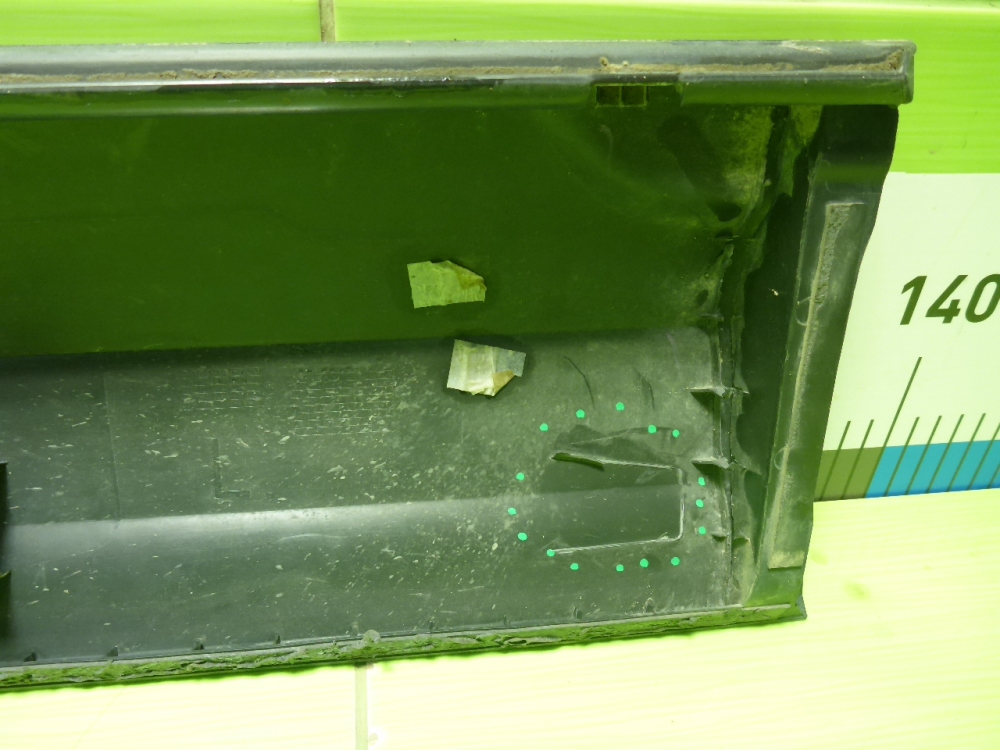 Накладка двери передней левой