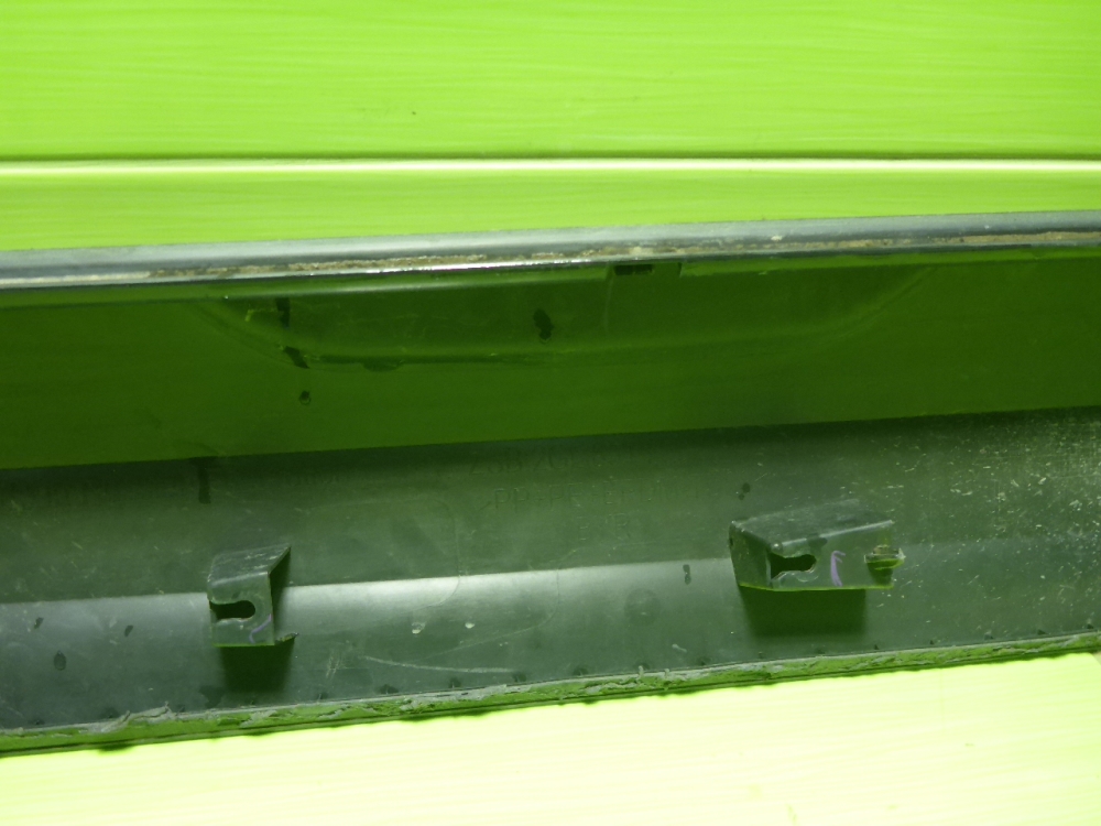 Накладка двери передней левой