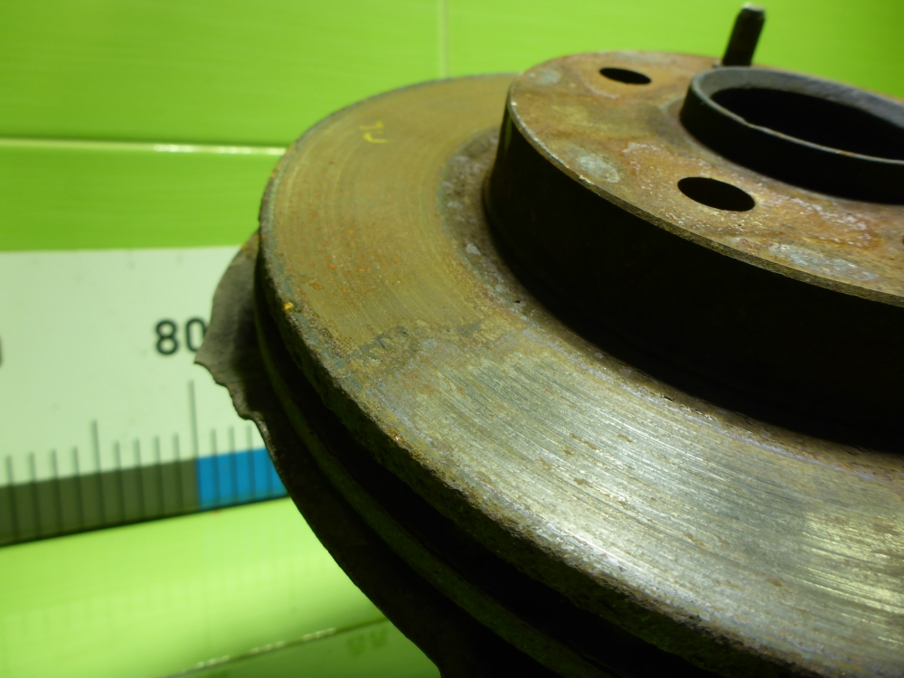 Амортизатор передний левый