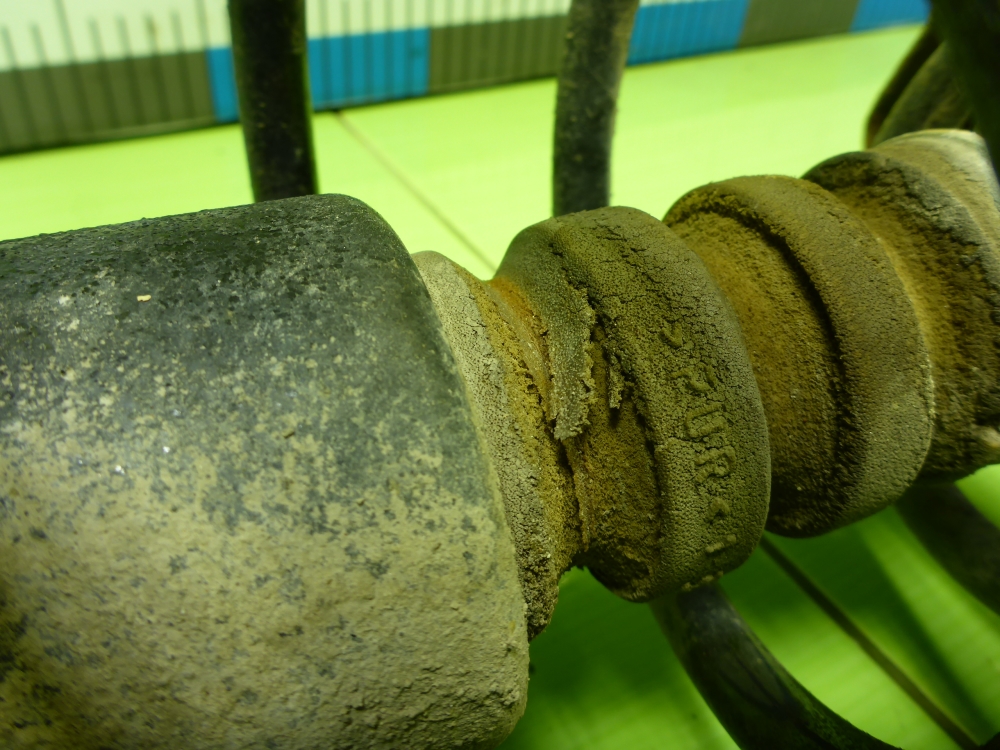 Амортизатор передний левый