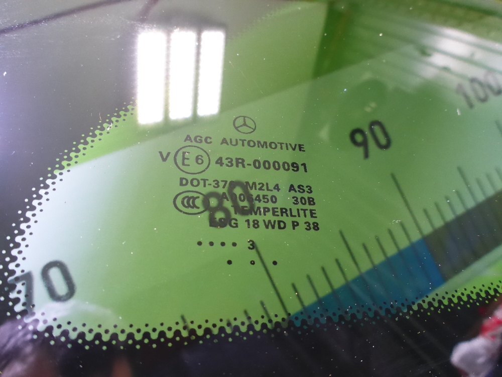 Стекло кузовное глухое правое