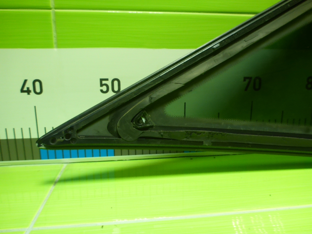 Стекло кузовное глухое правое