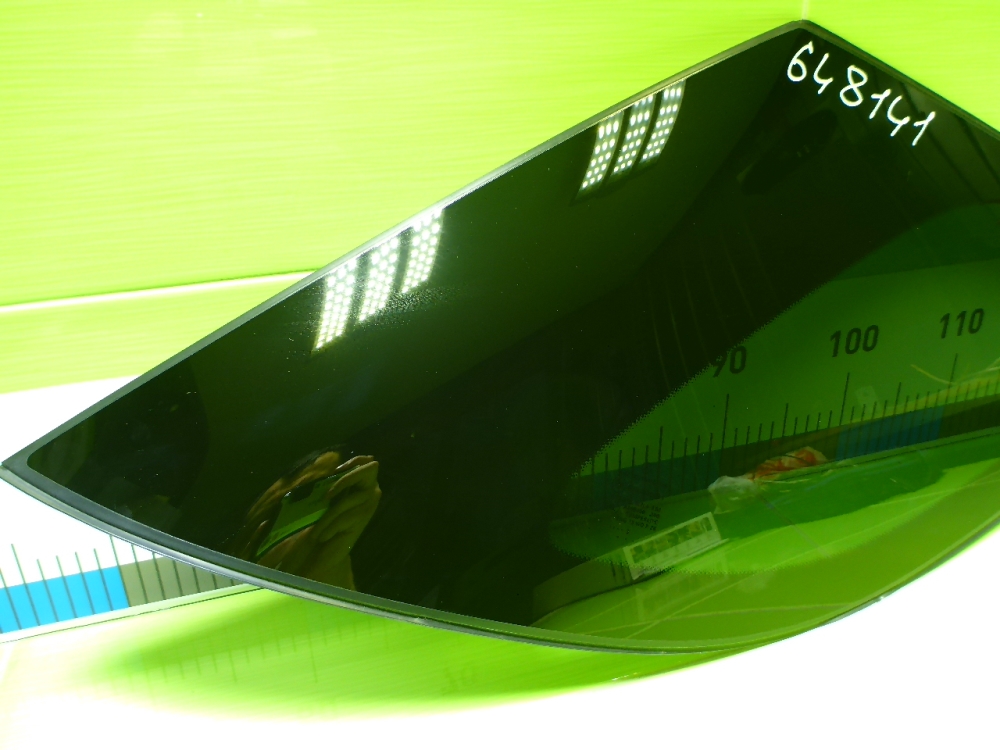 Стекло кузовное глухое правое