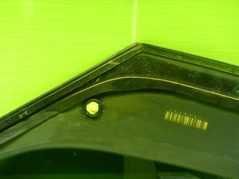 Стекло кузовное глухое правое