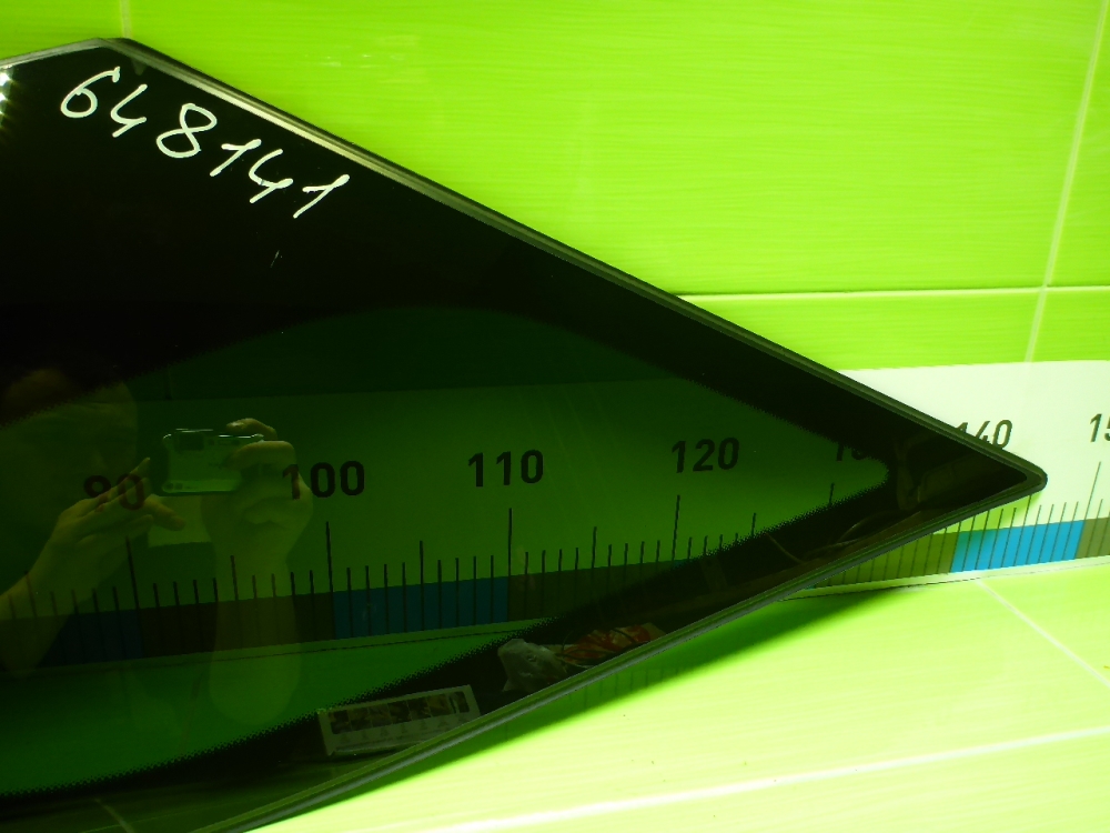 Стекло кузовное глухое правое