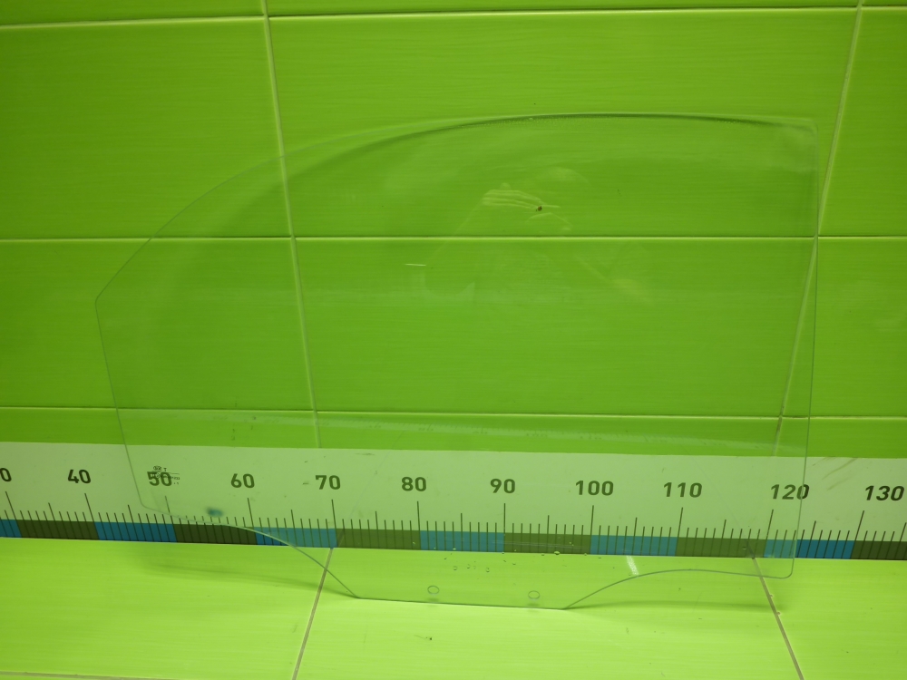 Стекло двери задней правой