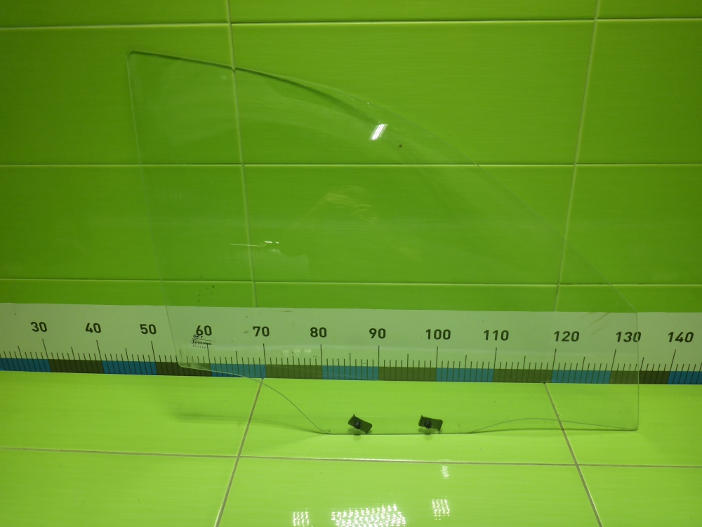 Стекло двери передней правой