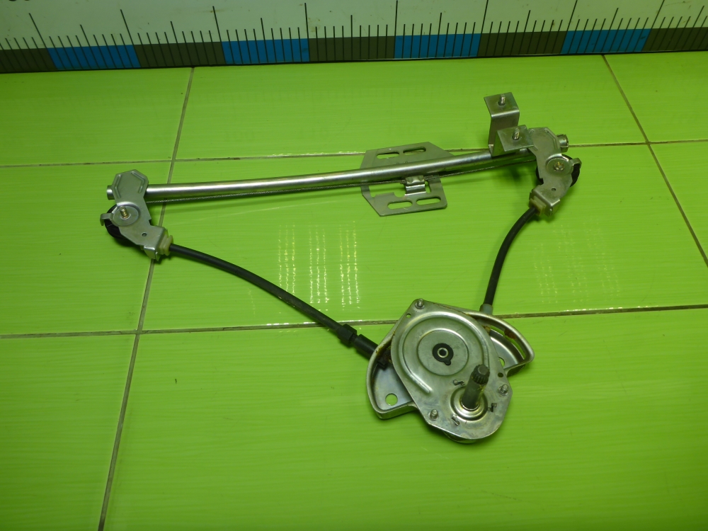 Стеклоподъемник электр. задний правый