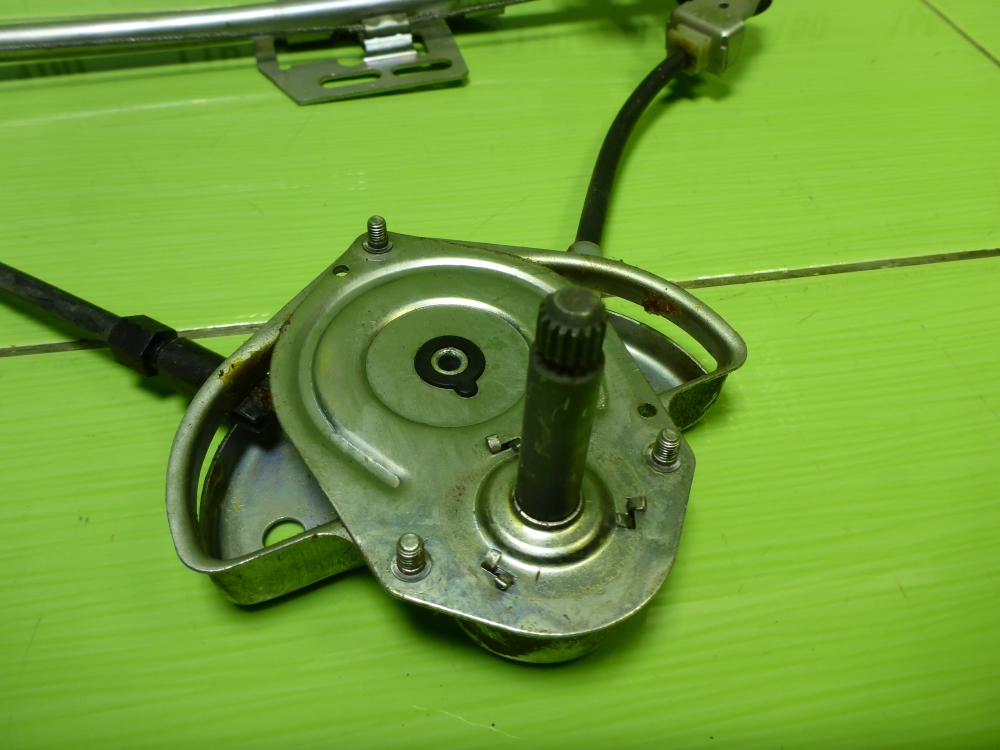 Стеклоподъемник электр. задний правый