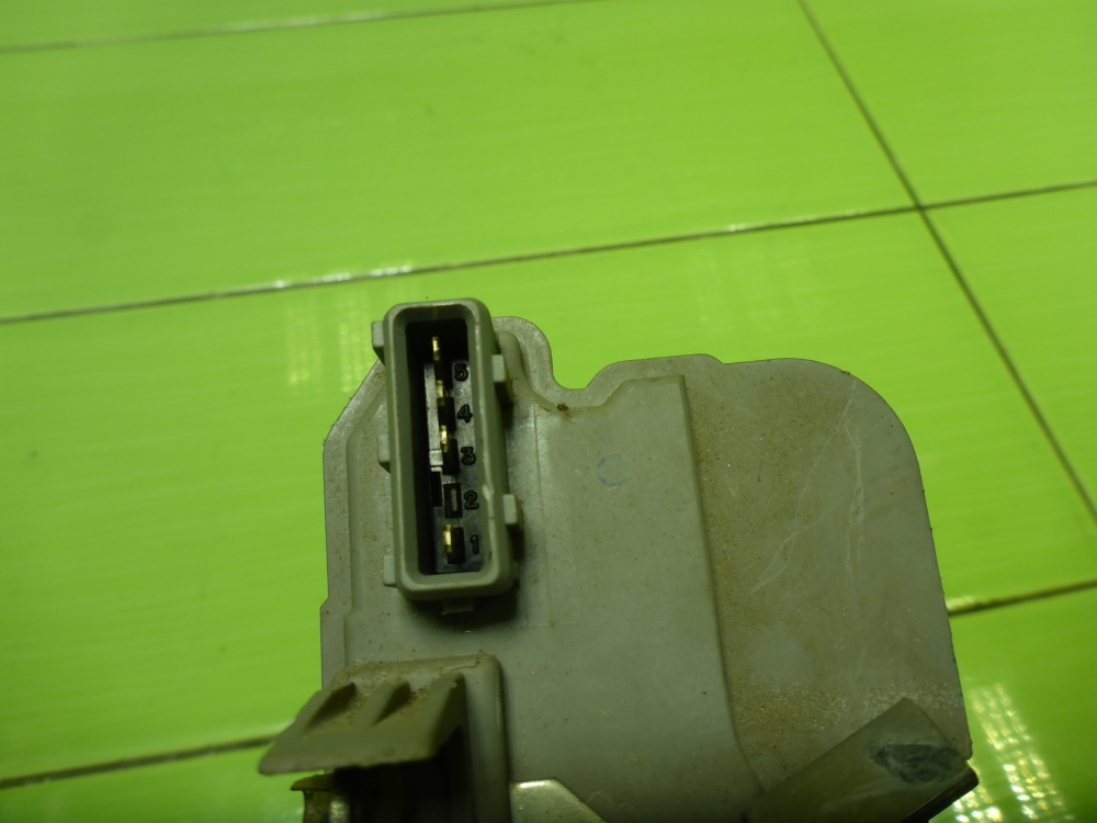 Замок двери задней левой