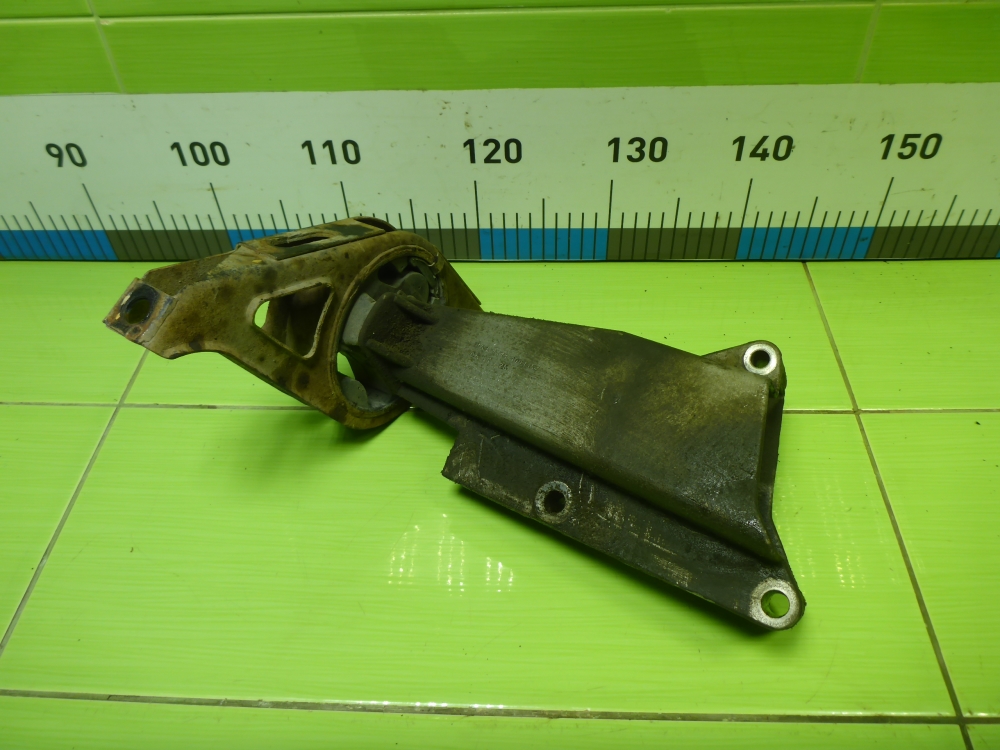 Кронштейн двигателя правый