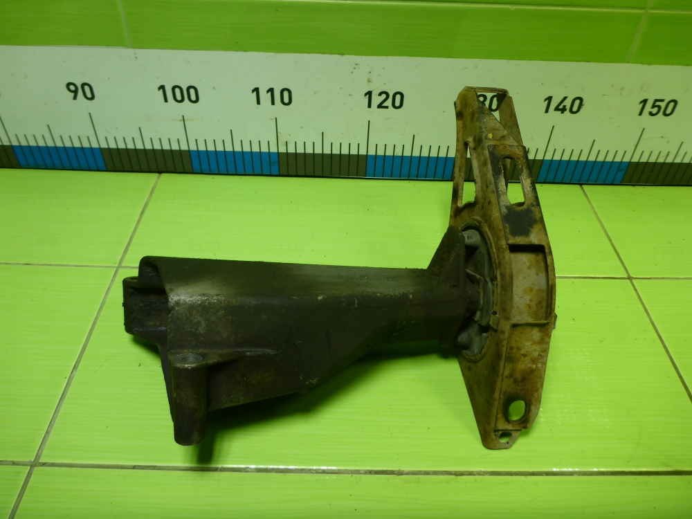 Кронштейн двигателя правый