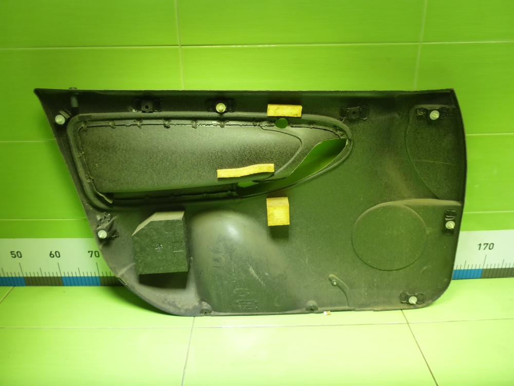 Обшивка двери передней правой