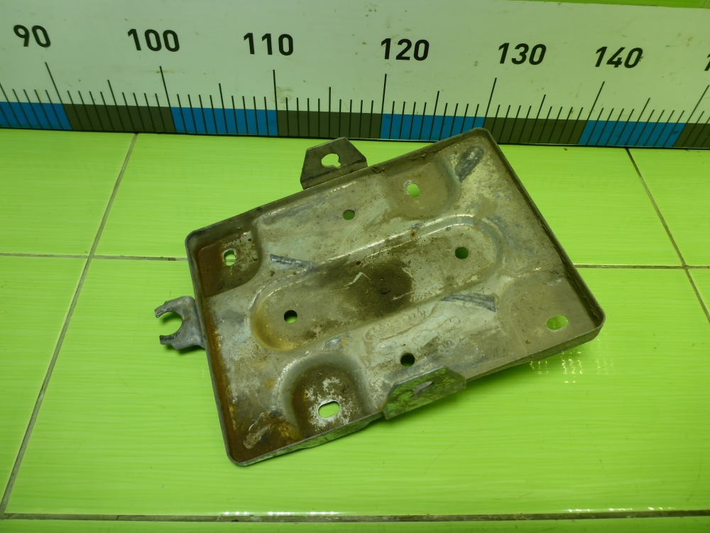 Площадка под аккумулятор (АКБ)