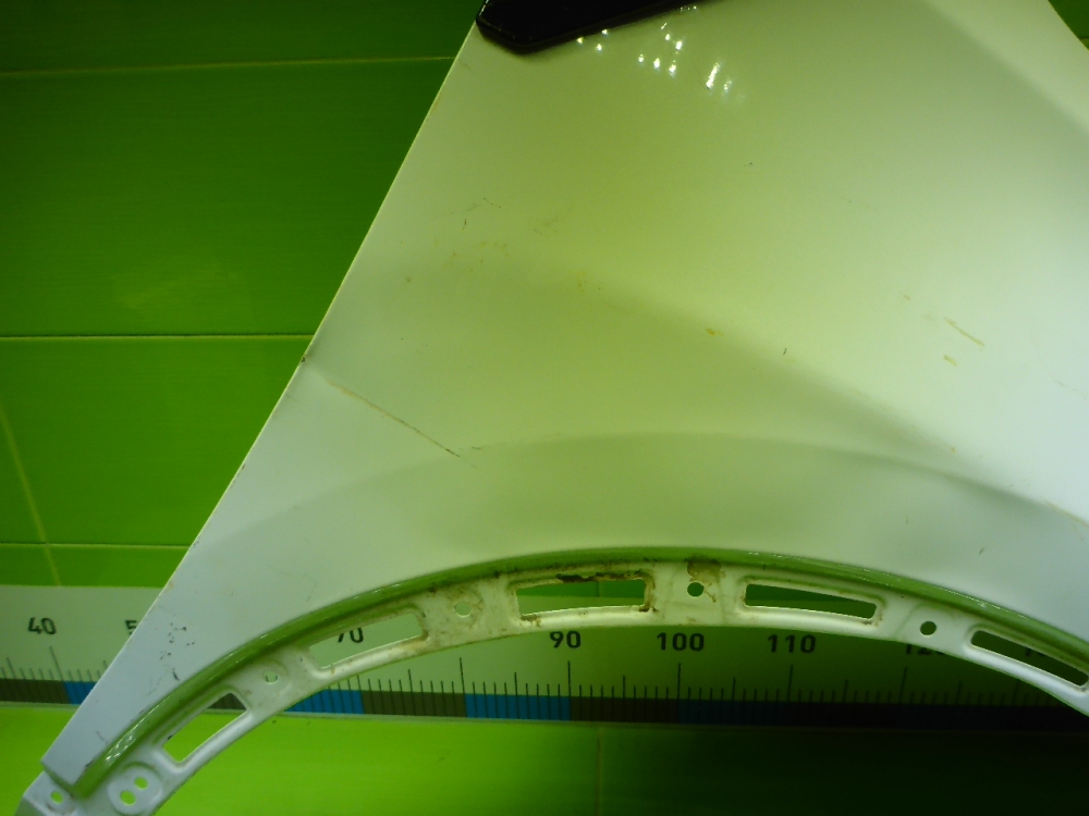 Крыло переднее правое