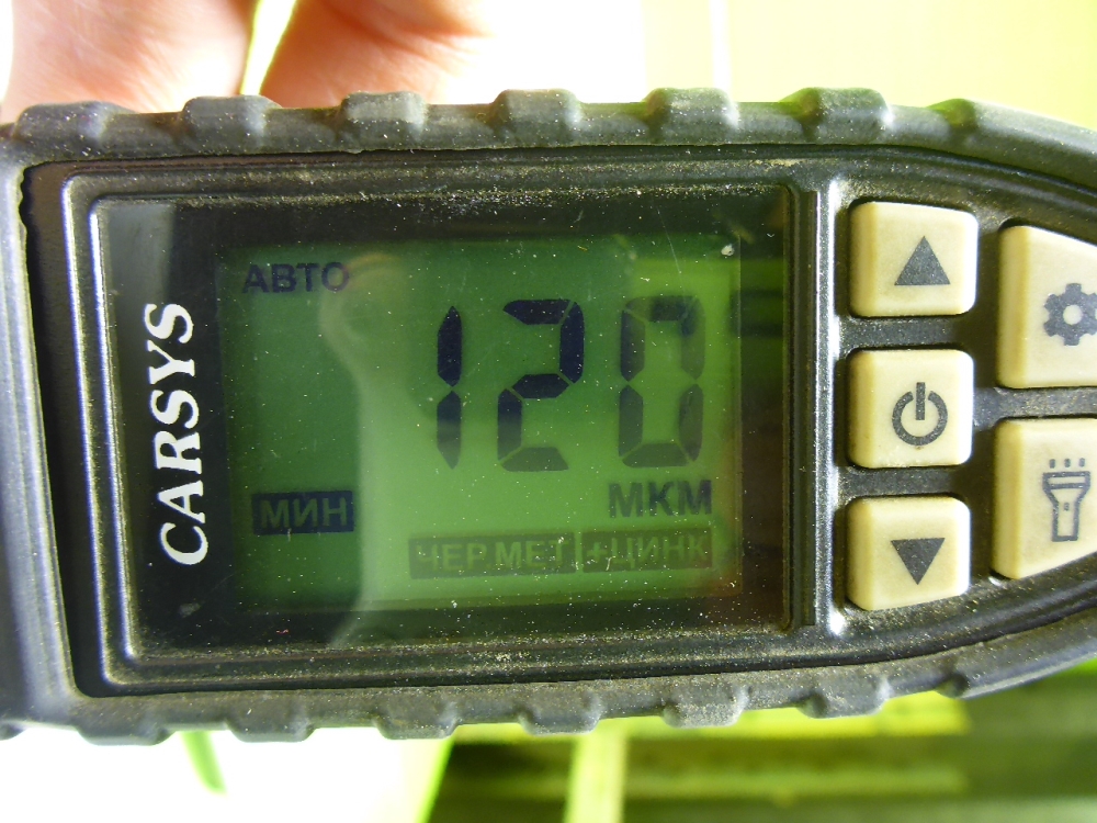 Крыло переднее правое