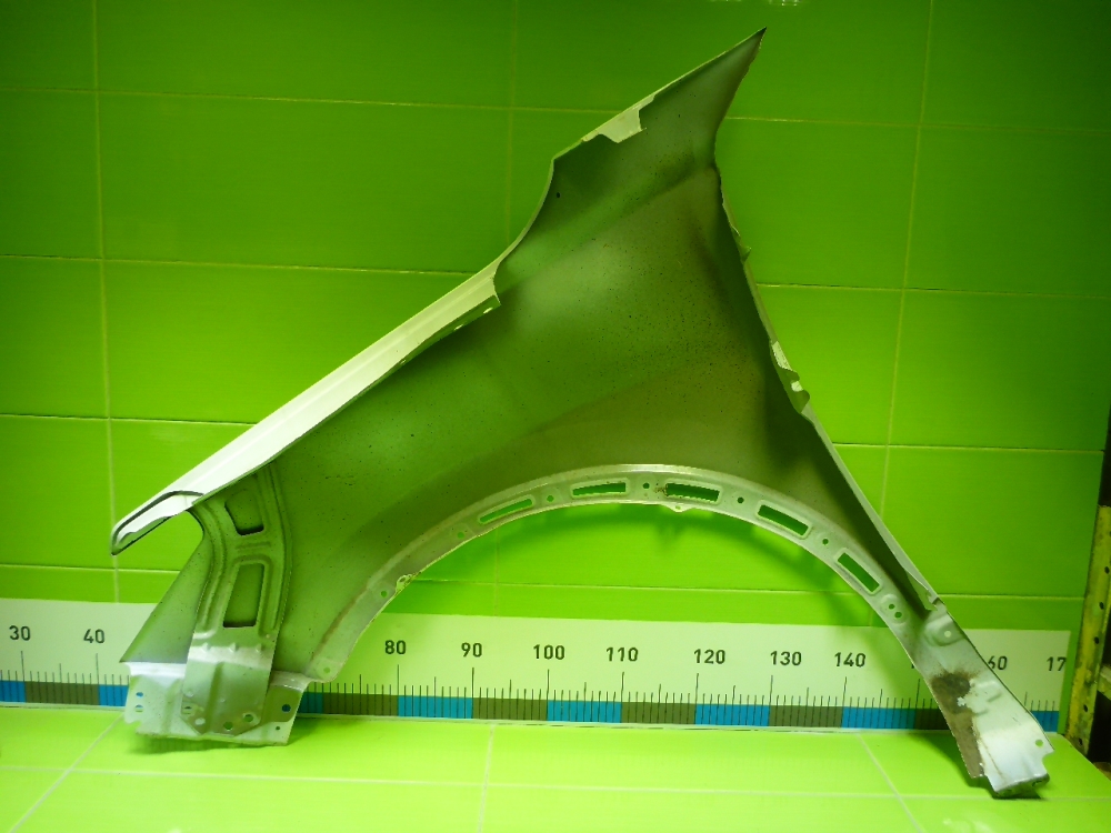 Крыло переднее правое