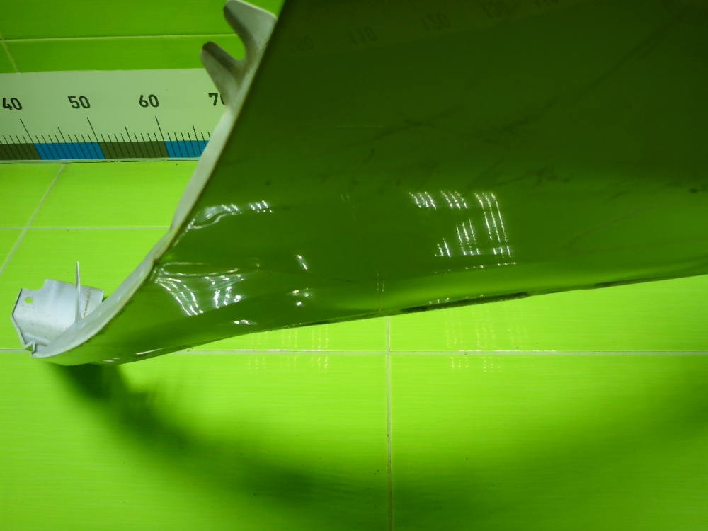 Крыло переднее правое