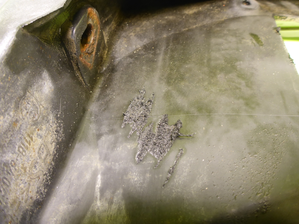 Брызговик задний левый