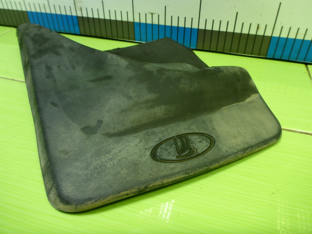 Брызговик задний левый