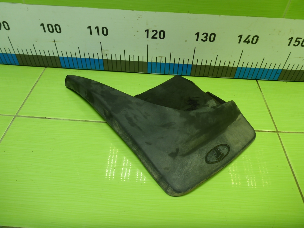 Брызговик задний левый