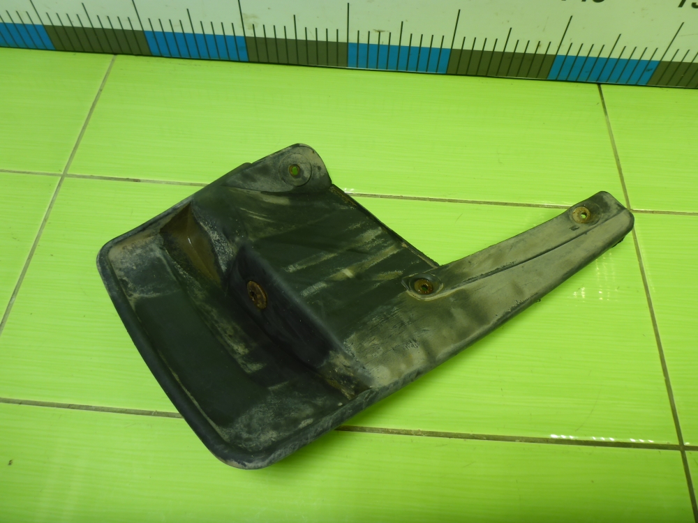 Брызговик задний левый