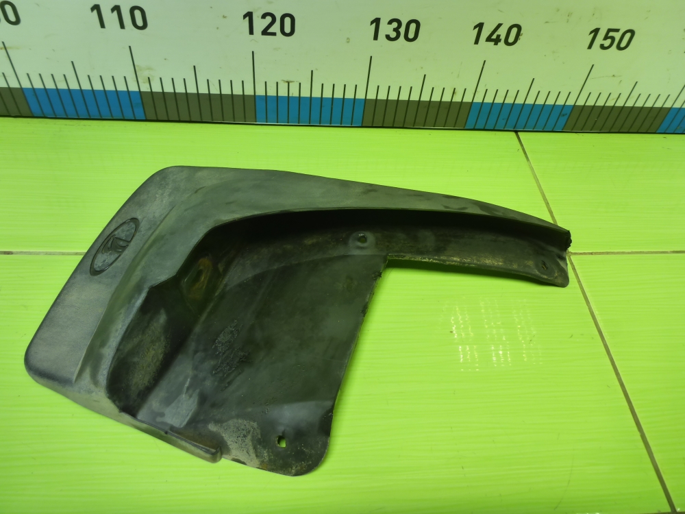 Брызговик задний левый