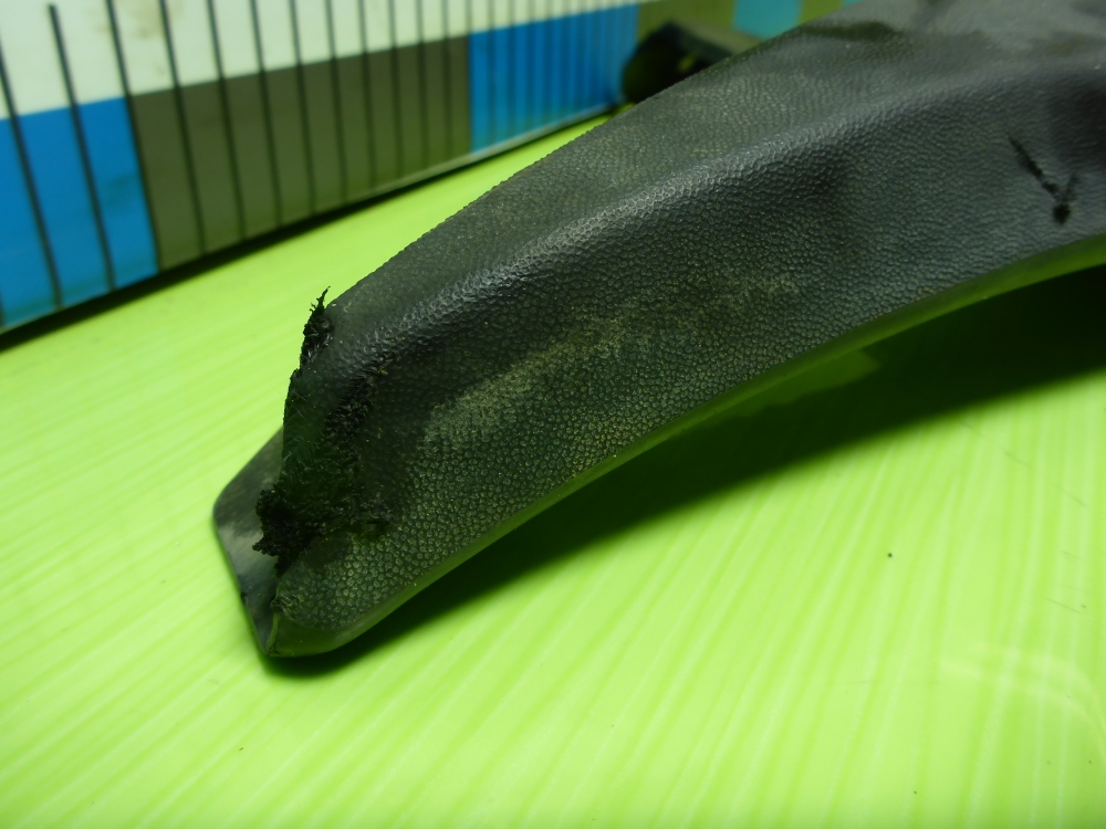 Брызговик задний левый