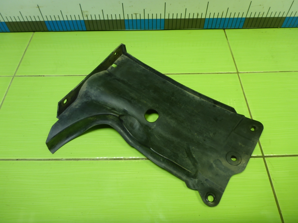 Пыльник двигателя боковой левый