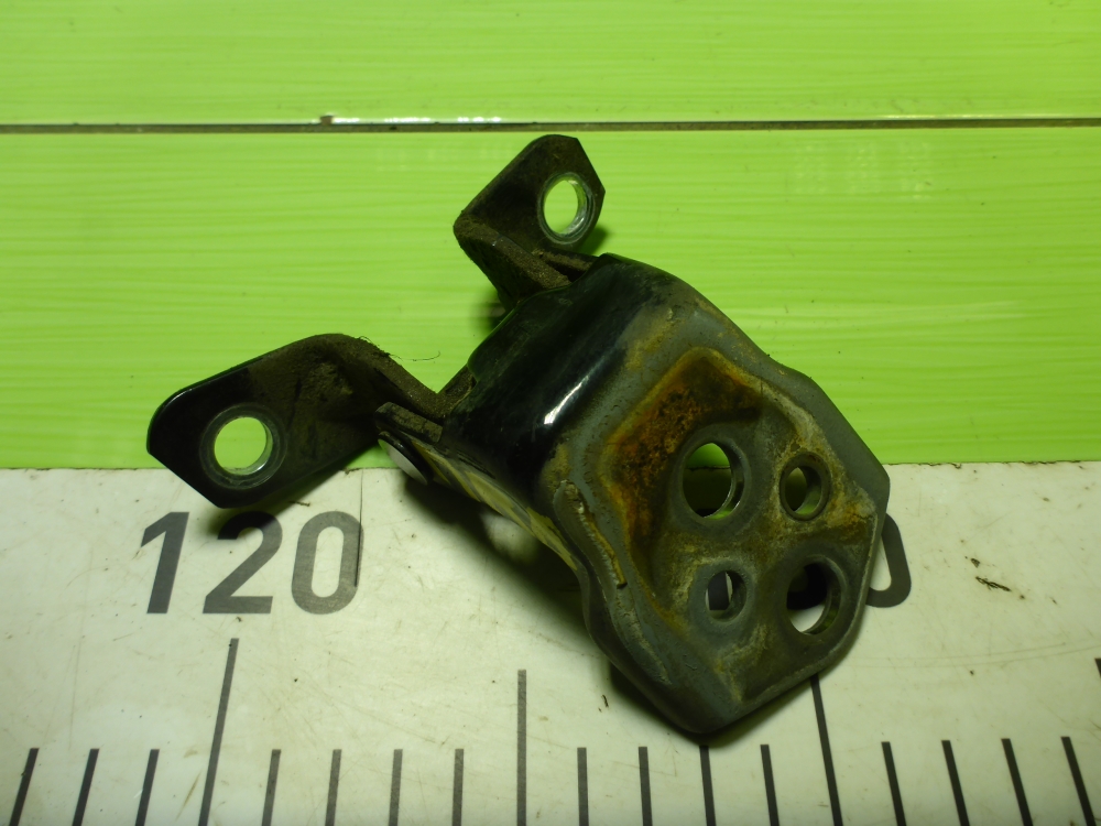 Петля двери передней правой верхняя