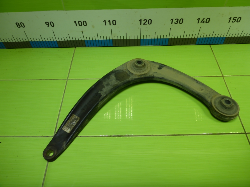 Рычаг передний левый