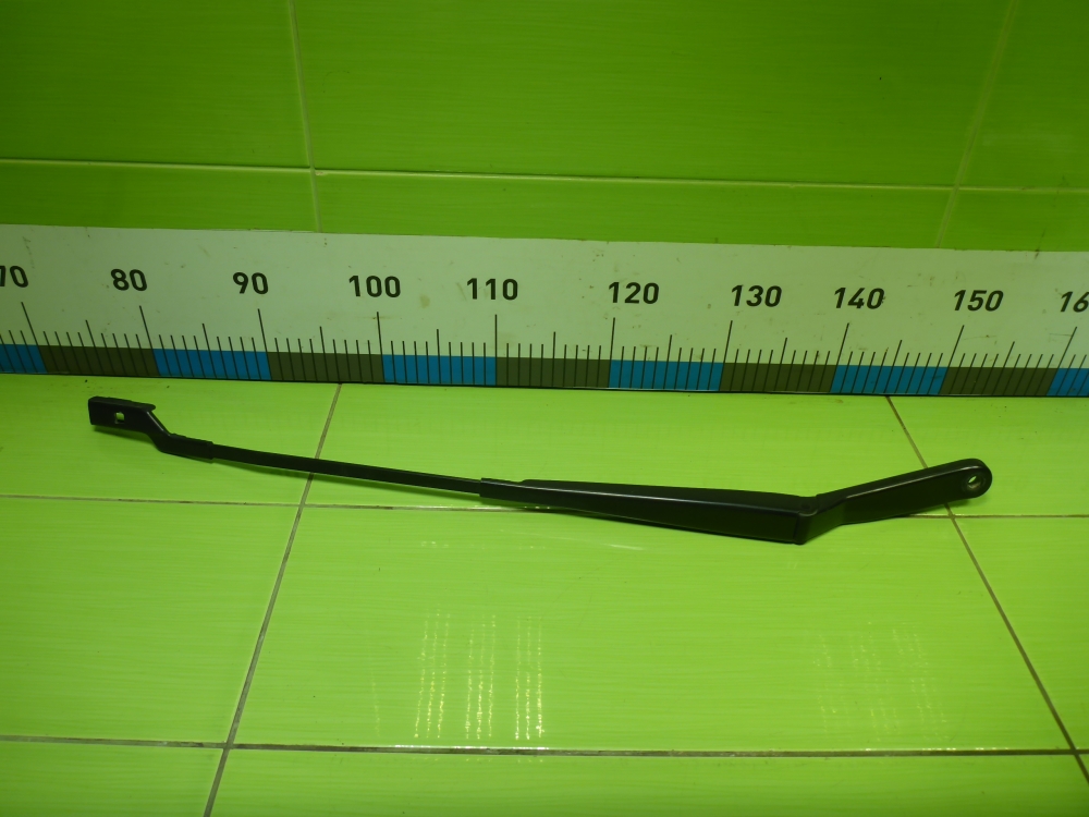 Поводок стеклоочистителя передний левый