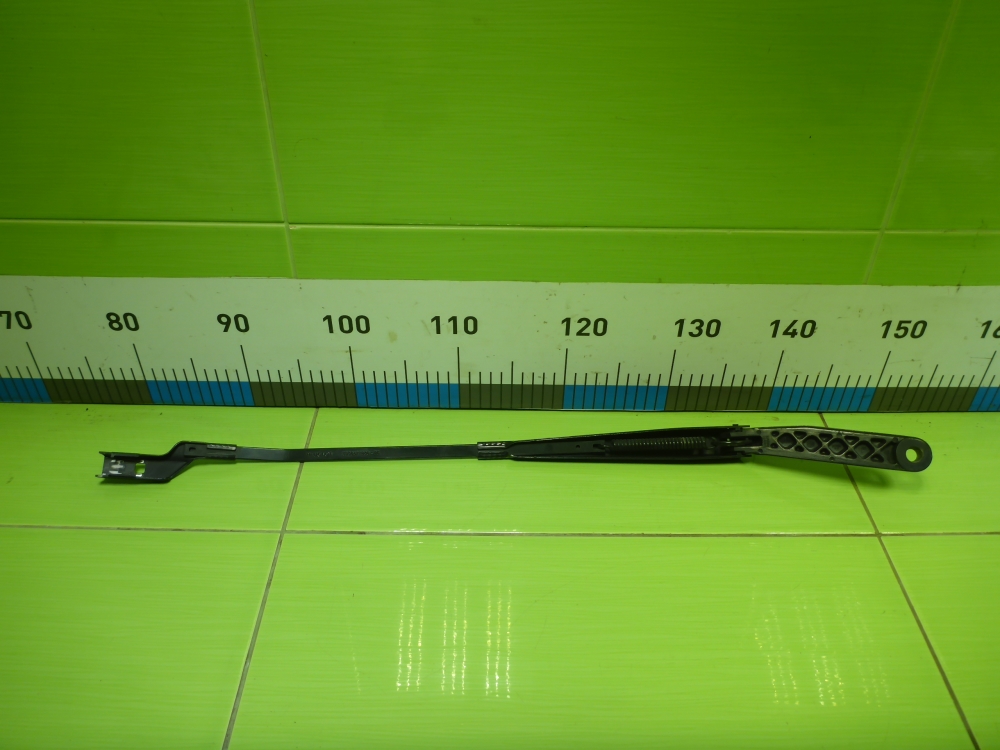 Поводок стеклоочистителя передний левый