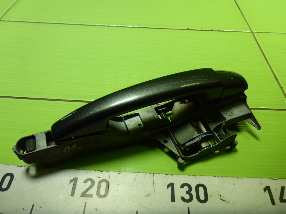 Ручка двери передней наружная правая